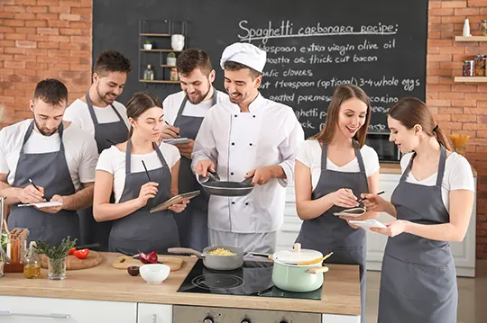 Avec un atelier culinaire ou de mixologie